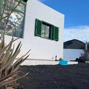 https://villas-yaiza-el-golfo.in-canary-islands.com